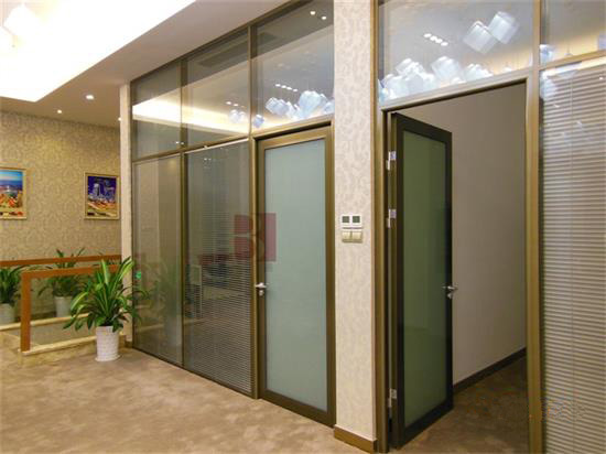 鋁合金玻璃門的優(yōu)點(diǎn)